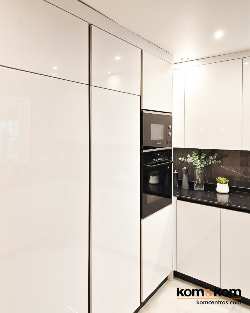 cocina elegante mármol negro blanco brillo